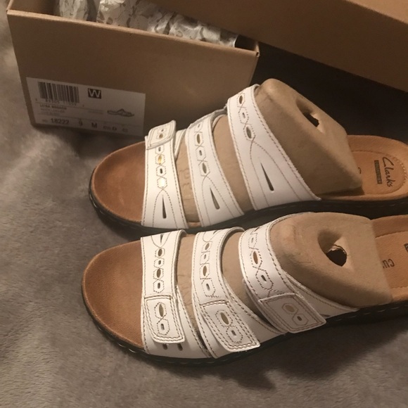 clarks leisa broach sandals